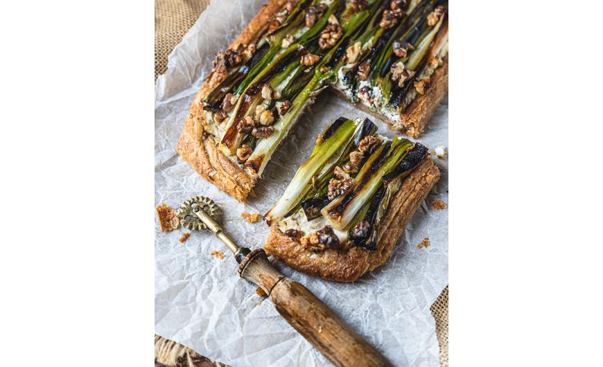 Nagypénteki böjtbarát vacsora: Újhagymás-ricottás tart